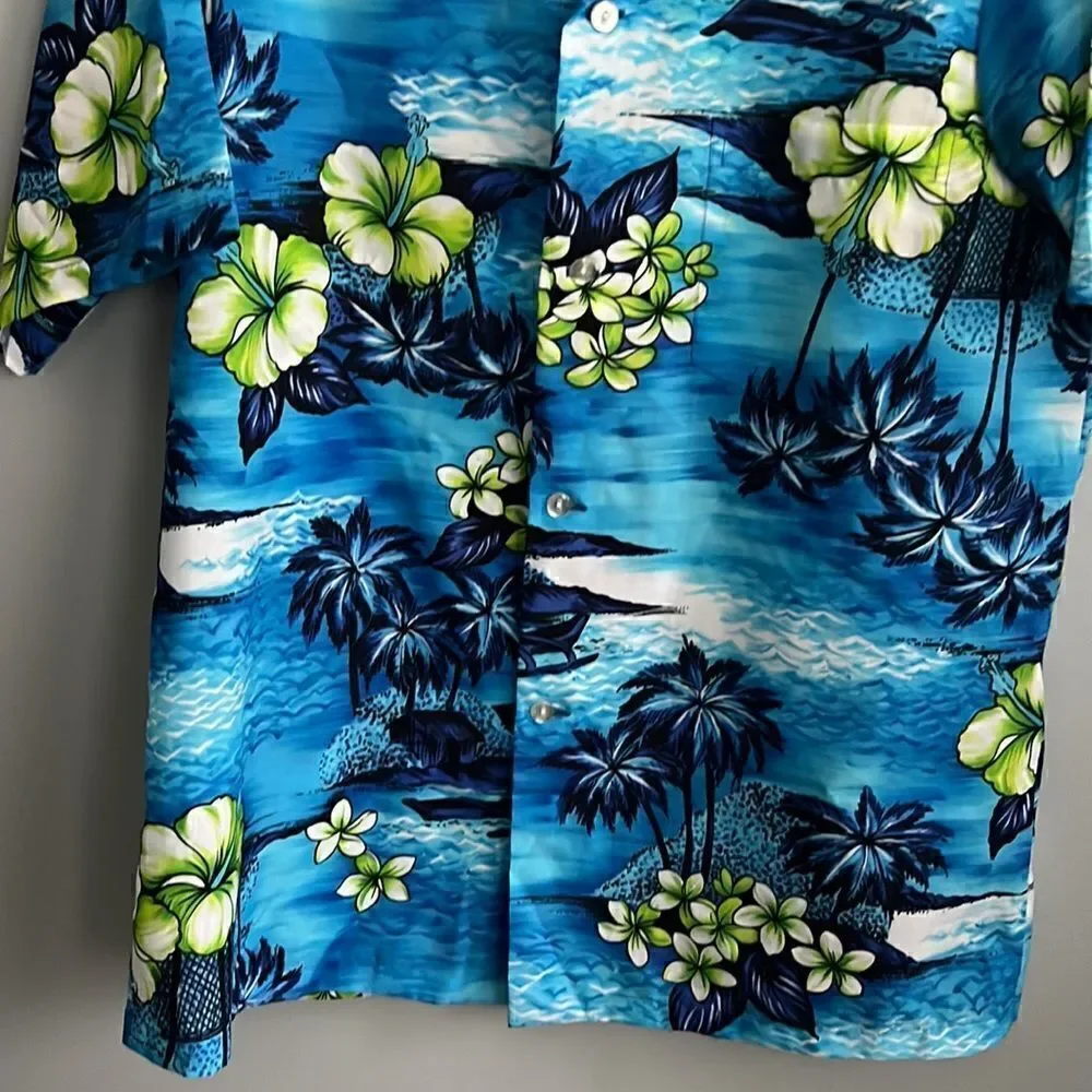 Vintage Men’s L blue floral Hawaiian shirt